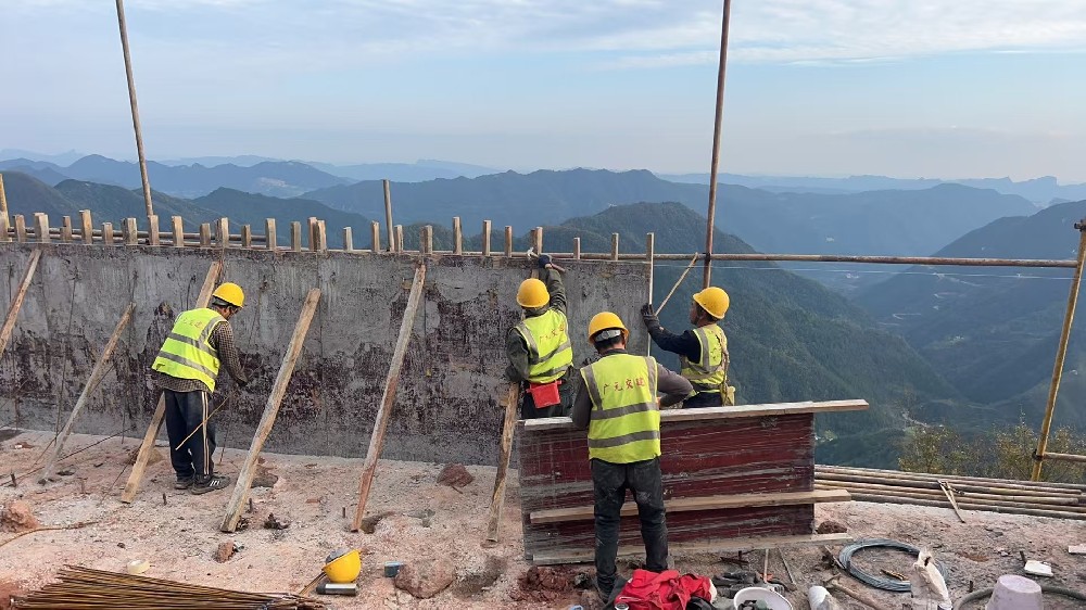 筑路修橋后，群山闊然時 ——劍閣縣下寺至利州區(qū)月壩公路項(xiàng)目（三個石至硝洞埡段）高質(zhì)量建設(shè)側(cè)記