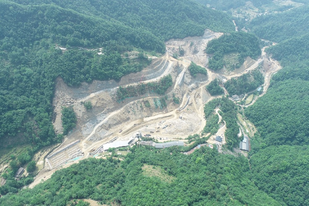 火力全開！下月路項(xiàng)目建設(shè)駛?cè)搿翱燔嚨馈?></a>
            </div>
            
            <div   id=